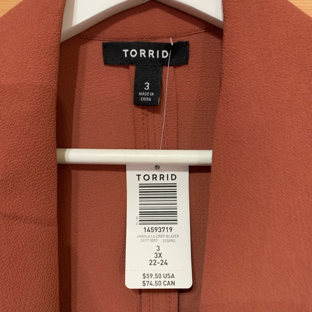 Torrid NWT Shawl Collar, Princess Seamed, Ruched Sleeve Crepe Hi-Lo Jacket